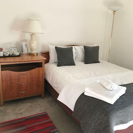 Haya Guest House Олдбъри Екстериор снимка