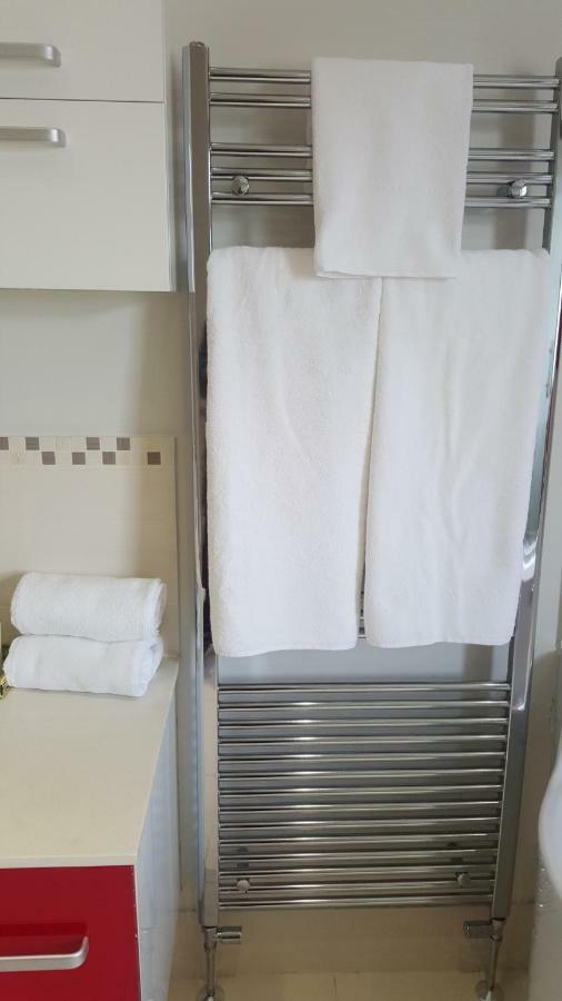 Haya Guest House Олдбъри Екстериор снимка