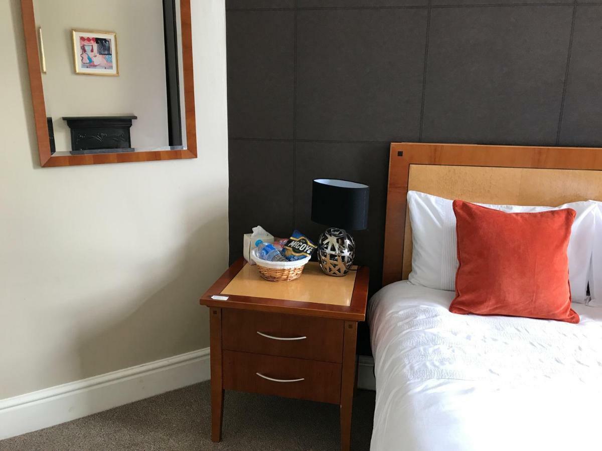 Haya Guest House Олдбъри Екстериор снимка